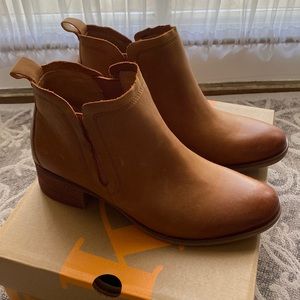 NIB KORKS Tea tan ankle boots size 7.5